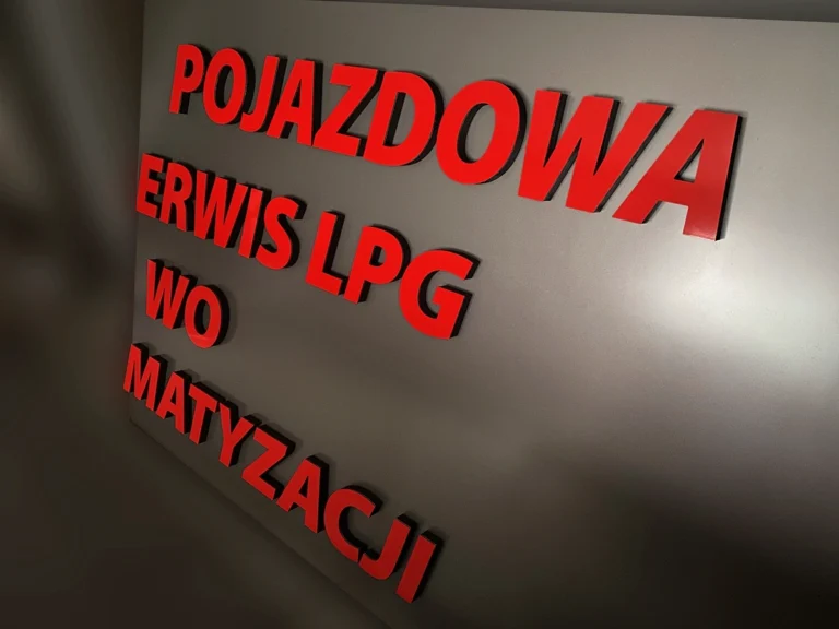 litery 3d reklama mechanika pojazdowa